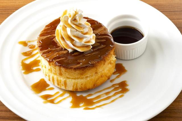 厚焼きパンケーキ キャラメルホイップ